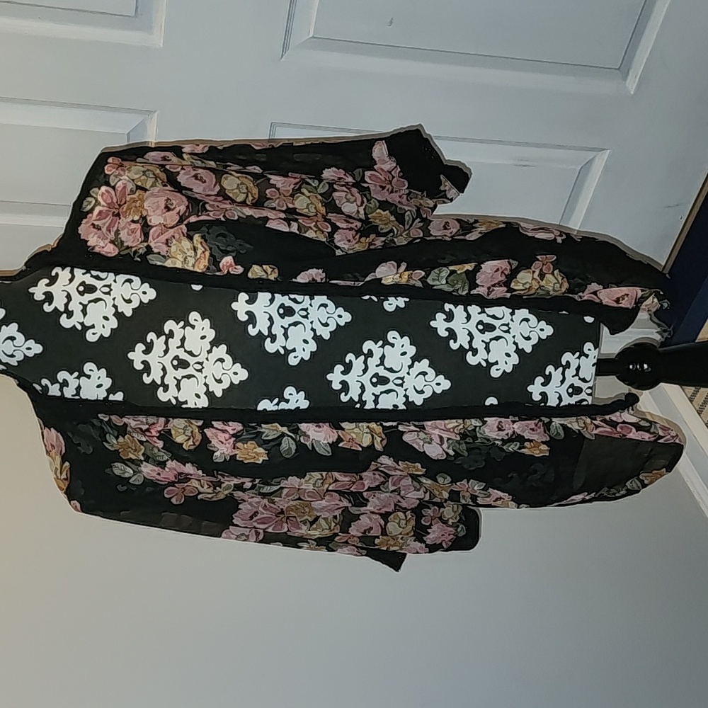 Floral flowy kimono style lightweight cardigan